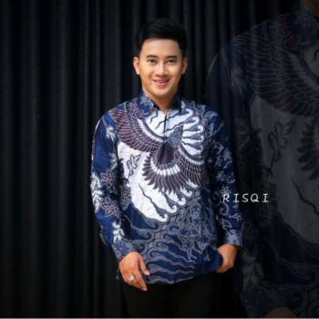 https://tokopandawa.com/38281-thickbox_default/baju-batik-pria-lengan-panjang-risqi.jpg